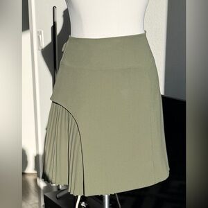 Karen Millen skirt
Pleated mini skirt size 2